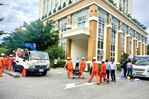 Hơn 200 'chiến binh' điện lực miền Trung ra Hà Tĩnh khắc phục hậu quả bão số 5