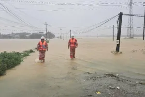 Điện lực trực 24/24h, khôi phục điện ngay khi miền Trung ngớt lũ