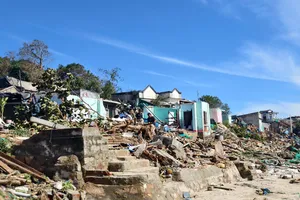  Làng chài Xuân Thạnh tan hoang sau bão số 13