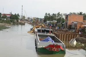 Ngưng thi công một phần công trình kè Rạch Ngỗng