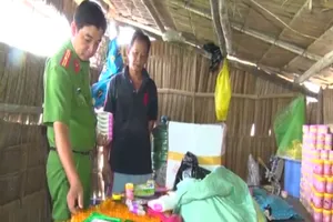 'Xưởng' sản xuất mỹ phẩm dỏm trong chòi lá