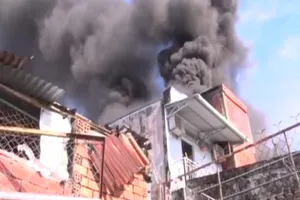 Cháy rụi tiệm sửa xe mùng 3 Tết