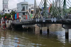 Cãi nhau, vợ nhảy sông tự vẫn