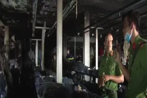 Cháy cửa hàng quần áo, thiệt hại hàng tỉ đồng