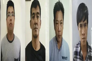 Đặt thiết bị đọc trộm thông tin thẻ ATM để ăn cắp tiền