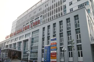 Thủ tướng cắt băng khánh thành BV đa khoa Vĩnh Long