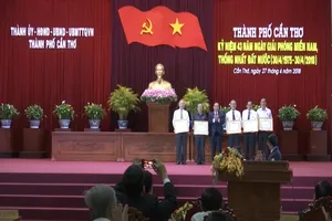 Cần Thơ kỷ niệm 43 năm Ngày Thống nhất đất nước 