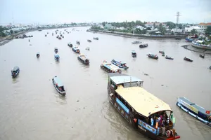 Bồng bềnh trên sông nước ngắm chợ nổi Cái Răng