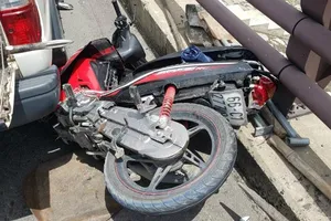 Xe tải tông xe máy ở dốc cầu Cần Thơ, 2 mẹ con chết thảm