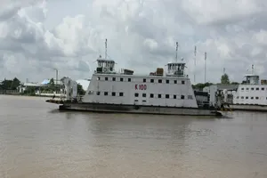 Đang trên phà, 1 phụ nữ nhảy sông Cổ Chiên mất tích