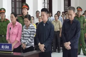 Tham ô, hiệu trưởng cùng thuộc cấp lãnh 62 năm tù