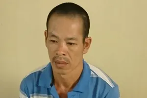 Bé gái bị chồng hờ của mẹ xâm hại đến sinh con