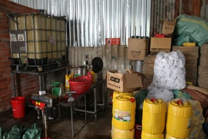 Cơ sở sản xuất hàng ngàn lít nhớt giả ở Cần Thơ