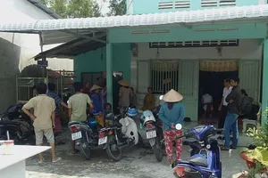 Chữa bệnh bằng cách... sờ, vuốt, thổi 