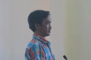 Chơi lô tô gian lận còn dùng dao chém hàng xóm