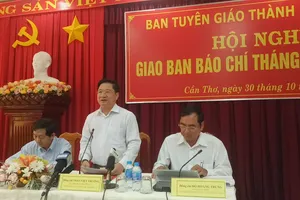 Báo chí đặt nhiều câu hỏi cho Ban Tuyên giáo về vụ 100 USD