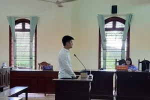 Đánh hàng xóm vì giành micro đám cưới hát, chú rể vào tù