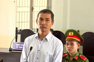 Dọa cắt điện, gã hàng xóm hiếp dâm bé gái 14 tuổi đến có thai