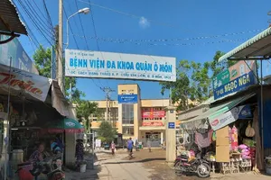 Sở Y tế Cần Thơ chỉ đạo khẩn vụ bảo vệ thay bác sĩ khám mắt