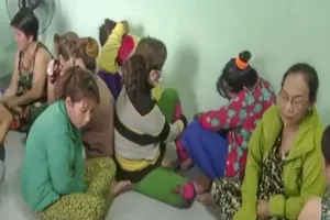 11 'quý bà' bị bắt khi đang sát phạt trên chiếu bạc 