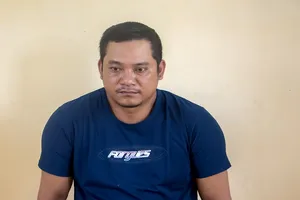 Nhớ thù xưa, xách dao đi chém lìa tay đối thủ