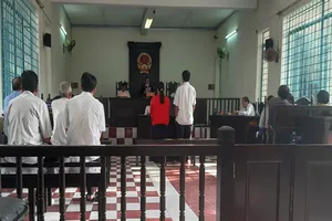 Trói hàng xóm vào gốc dừa, vợ chồng suýt ngồi tù