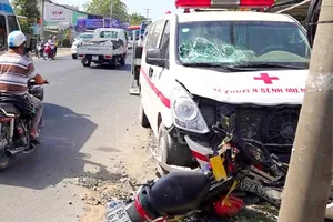 Va chạm với xe chuyển viện miễn phí, thai phụ mất con