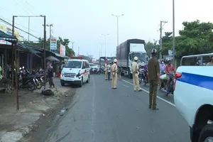 Xe chuyển viện tông tử vong người đi đường