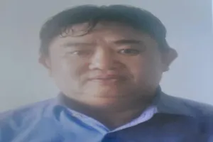 Vượt không được, vác gậy đánh nhiều người trong ô tô