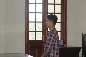 Ngồi tù vì lừa đảo chiếm đoạt 10 thùng bia