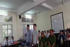 Đang xét xử 2 cựu công an viên đánh chết người vi phạm