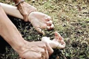 Chú ruột xâm hại cháu gái bị tâm thần