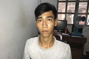 Giả danh công an vào trường gà cướp tài sản