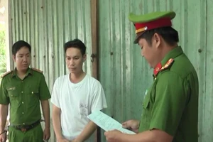 Bị bắt vì đánh con ngất xỉu do 'chậm tiếp thu bài'