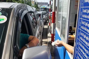 Tài xế trả 2.000 đồng, BOT T2 xả trạm