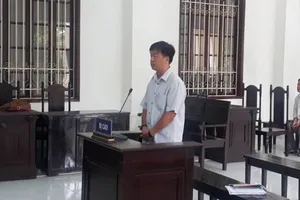 Chủ tịch xã lập khống hồ sơ rút tiền ngân sách mua máy tính