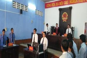 Viện đưa ra một văn bản, tòa quay lại phần tranh luận