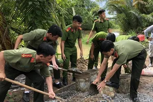 Công an Cần Thơ, TP.HCM không nhận hoa, quà dịp 19-8