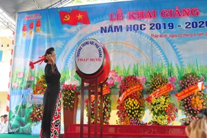 Chủ tịch QH Nguyễn Thị Kim Ngân dự khai giảng tại Đồng Tháp