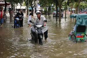 Chủ tịch Cần Thơ chỉ đạo khẩn ứng phó triều cường