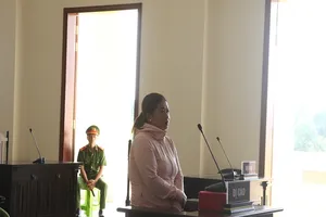 Dùng 104.000 đồng đánh bài, người phụ nữ vẫn bị tù