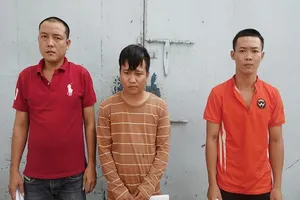 'Xưởng' in tiền giả trong tiệm sửa xe ở An Giang