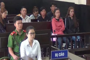 Tranh cãi tiền 'bo', nữ tiếp viên karaoke giết đồng nghiệp