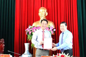 Vĩnh Long: Công bố nhiều quyết định nhân sự tỉnh ngày đầu năm
