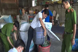 Bắt quả tang cơ sở sản xuất đồ chay sử dụng hàn the