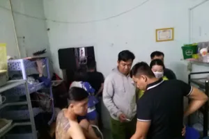 Vĩnh Long: Nhóm thanh niên chơi ma túy ở quán karaoke 