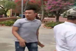 Nhận dạng nhóm cướp giật, hành hung du khách ở chùa