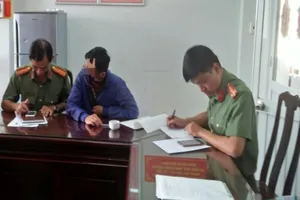 COVID-19: Công an làm việc với người giả văn bản ủy ban