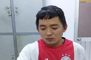 Khởi tố người quay lén cô gái tắm rồi tống tình, tống tiền