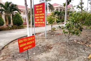 Tạm đình chỉ 2 cán bộ bị tố 'vận động' tiền trong khu cách ly